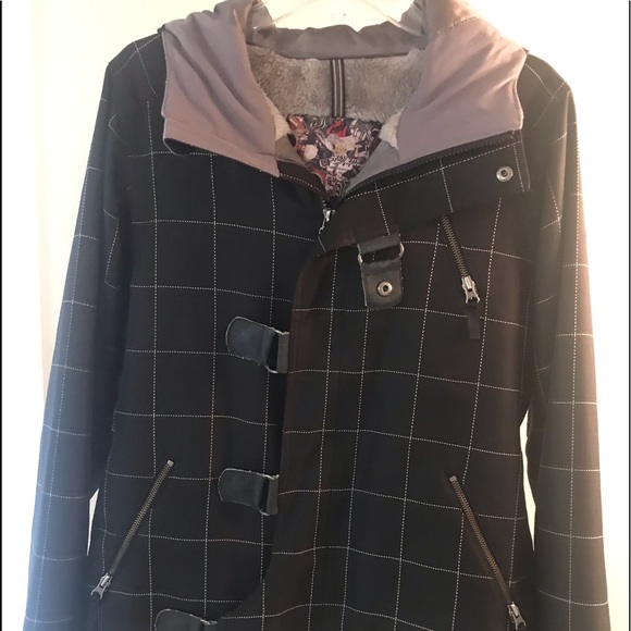 Women’s Burton ski/snowboard jacket - Picture 3 of 6